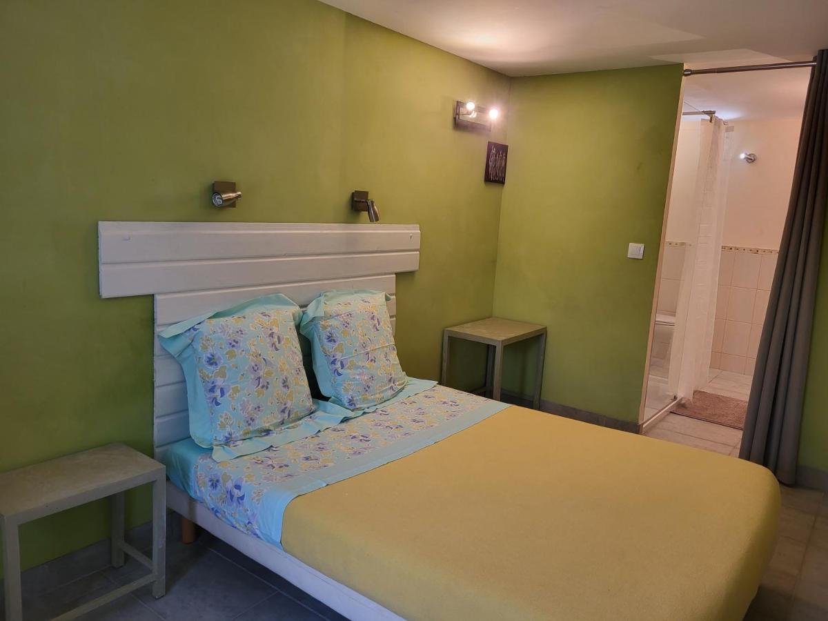 Le Clos Des Figuiers - 3 Gites De Caractere Duravel Exterior photo